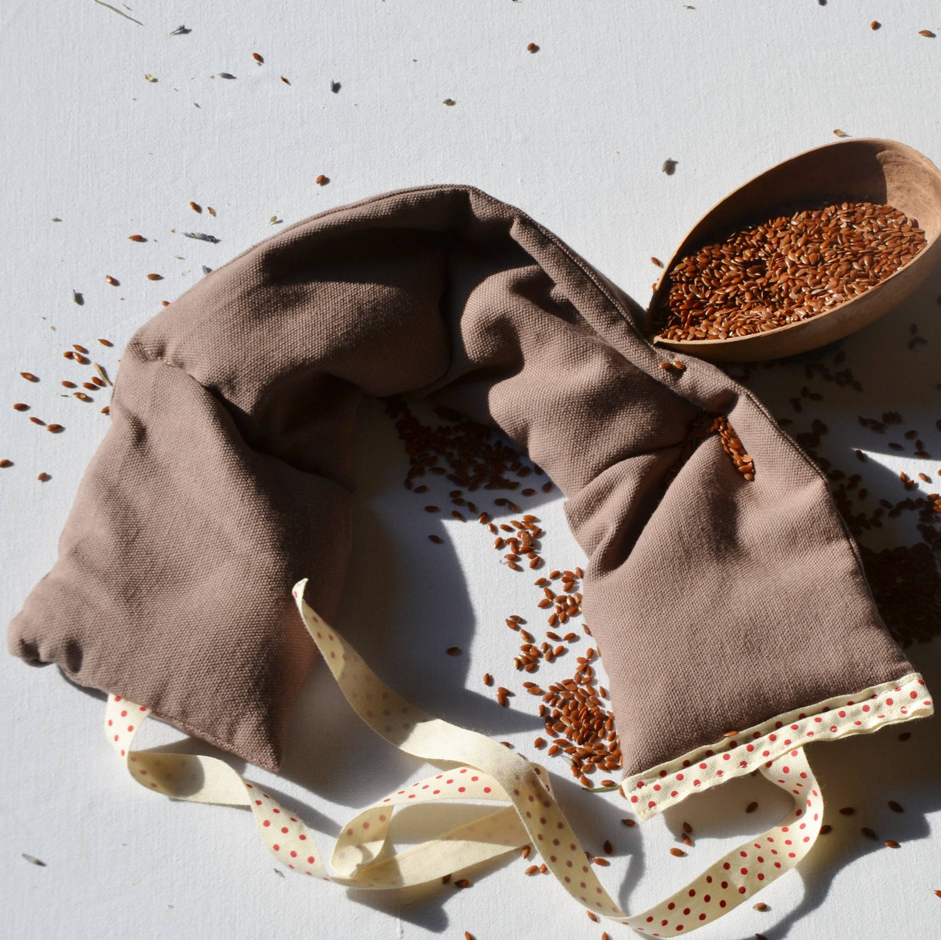 Fil en Poche-Bouillotte sèche artisanale Tour de cou en graines de lin bio pour détendre les cervicales-marron