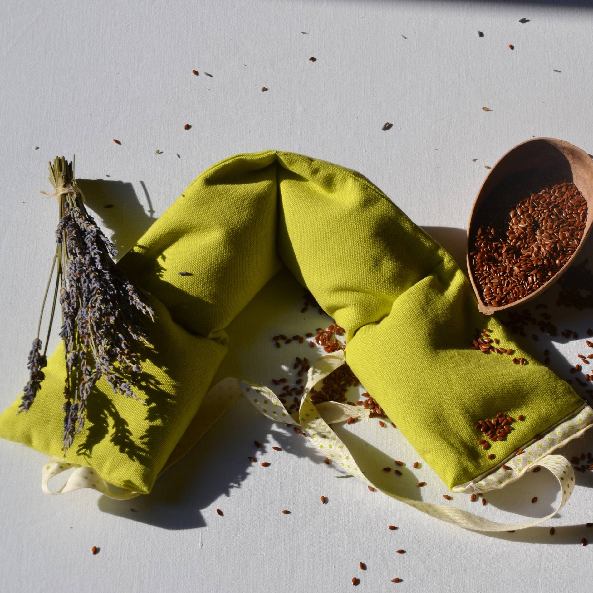 Fil en Poche-Bouillotte sèche artisanale tour de cou en graines de lin bio et lavande bio-vert